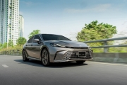 Toyota "mạnh tay" giảm giá cho Camry gần trăm triệu đồng