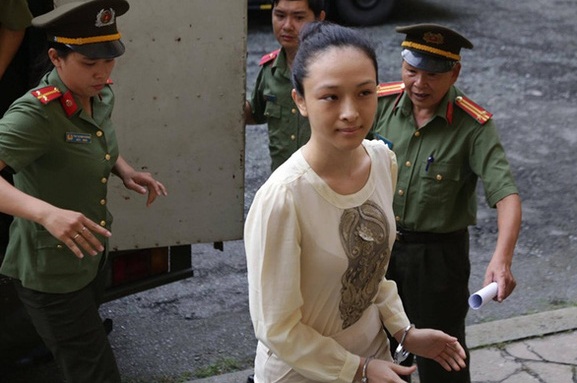 hoa hau truong ho phuong nga