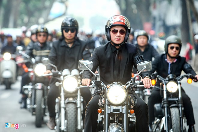 MC Anh Tuan dan dau doan biker Ha Noi tien dua Tran Lap