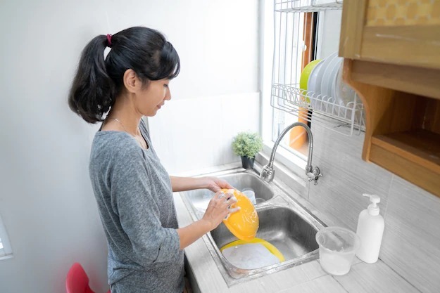 asian woman washing dishes kit