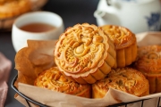 Một chiếc bánh trung thu có thể chứa năng lượng tương đương 5 bát cơm