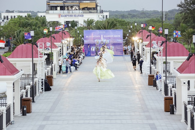 show dien thoi trang blue ocean duoc dien ra tai cau kinh toancanh