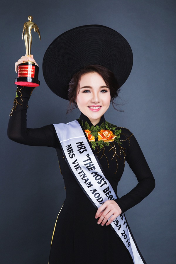 mrs ao dai vy tran 1
