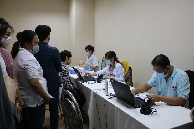 bac si tiep nhan so luong dong dao