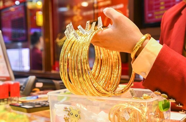 Giá vàng hôm nay 27/3: Quay đầu lao dốc, mất hơn 100 USD/ounce