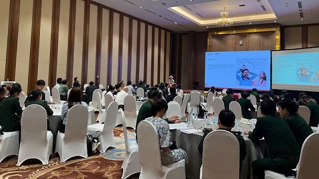 Sự tham gia của phụ nữ giúp nâng cao hiệu quả công tác khắc phục hậu quả bom mìn tại Việt Nam