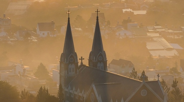 Bảo Lộc: 'Ốc đảo' sương giăng giữa mùa nắng gắt