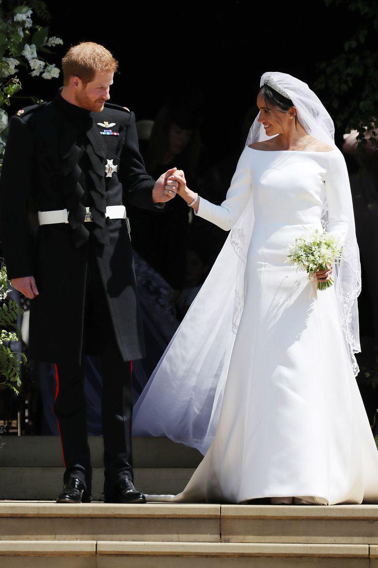 10 dieu it ai biet ve chiec vay cuoi cua nang lo lem meghan markle tctd2