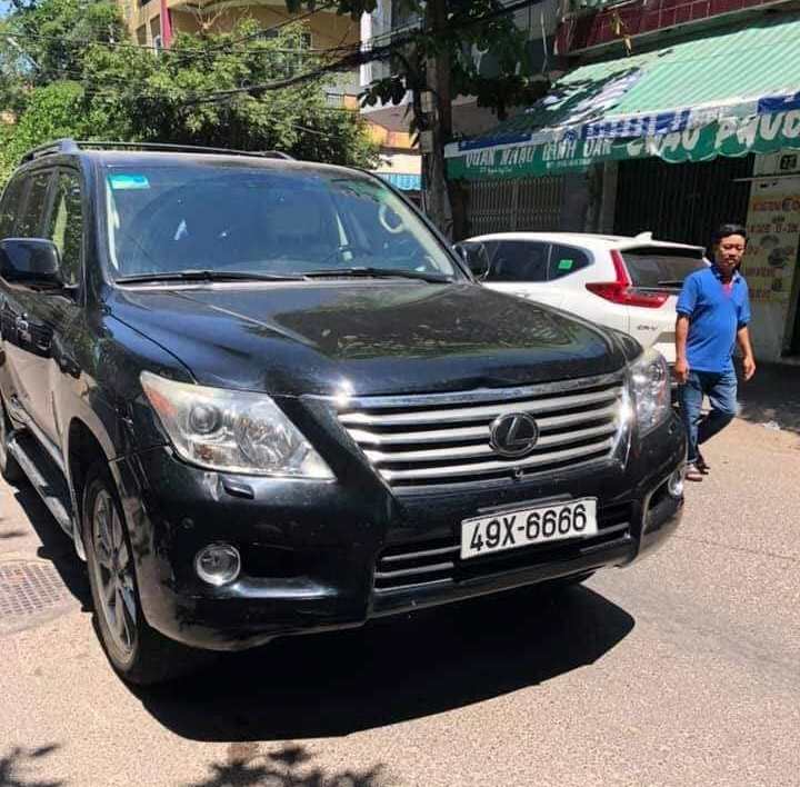 Bat ngo nguon goc xe Lexus 6666 tong 10 nguoi thuong vong o dam tang