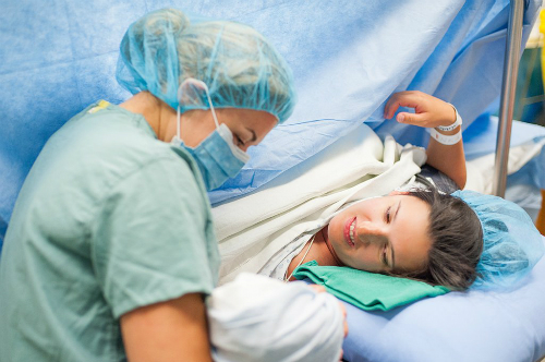 C Section Birth dai dich mo de