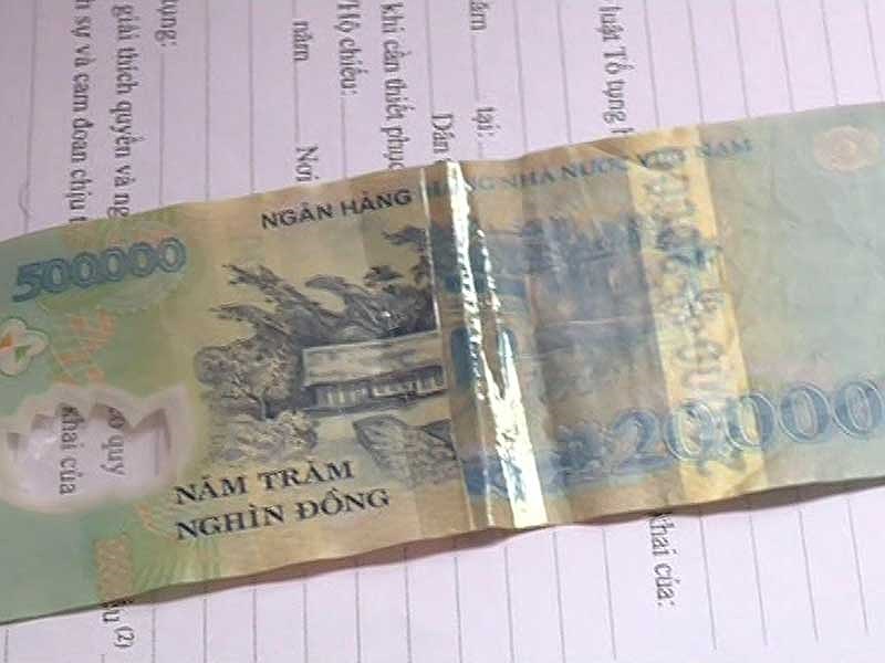 Canh giac chieu bien to 20000 dong thanh 500000