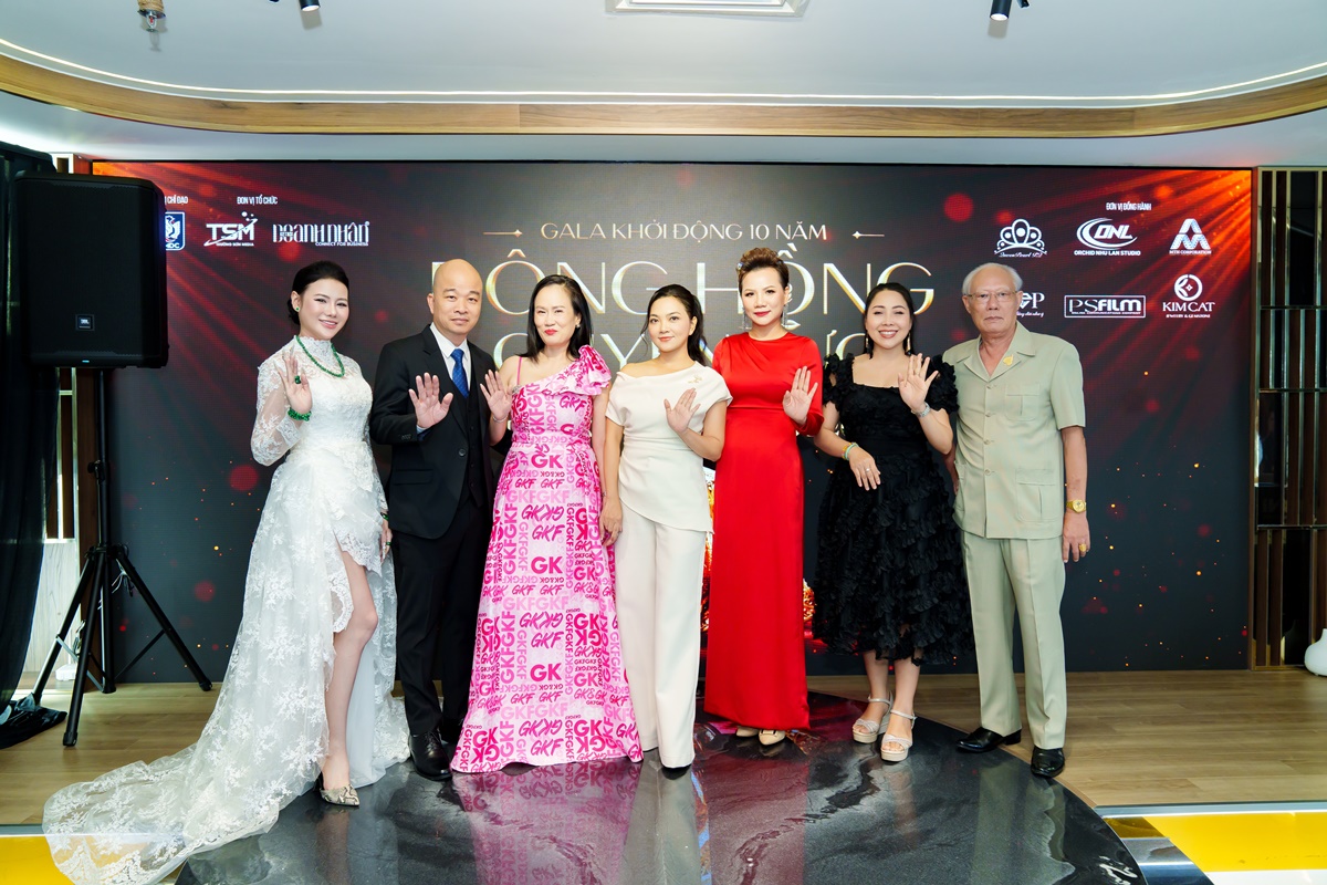 nu hoang truyen thong nguyen pham khanh van tu my tro ve du gala 10 nam bong hong quyen luc toancanhbaochi2