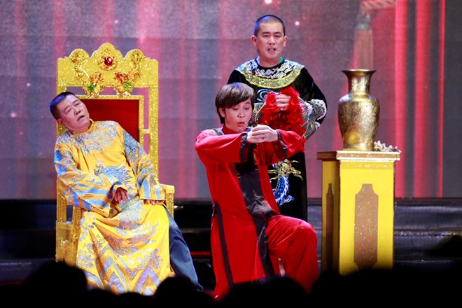 4000 khan gia chen lan vao xem show Hoai Linh toancanhbaochi.net