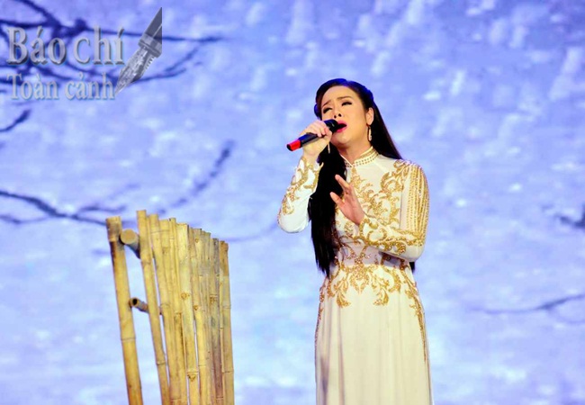 NHAT KIM ANH LONG ME