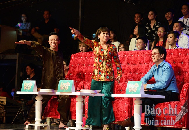nhac si duc huy tran thanh bi thi sinh cuong hon trong lang hai mo hoi.11
