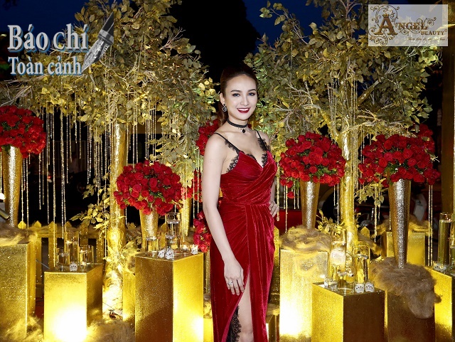 hoa hau ngoc diem khai truong spa angebeauty.1