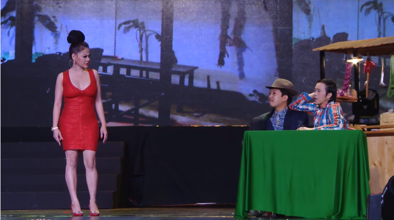 NSUT Hoai Linh dien xuat cung khach moi trong liveshow.13.toancanhbaochi.net