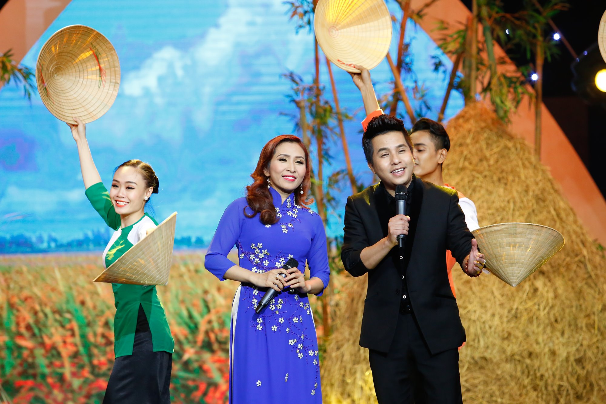 NGOC LIEN DUONG DINH TRI GIO VE MIEN XUOI 4