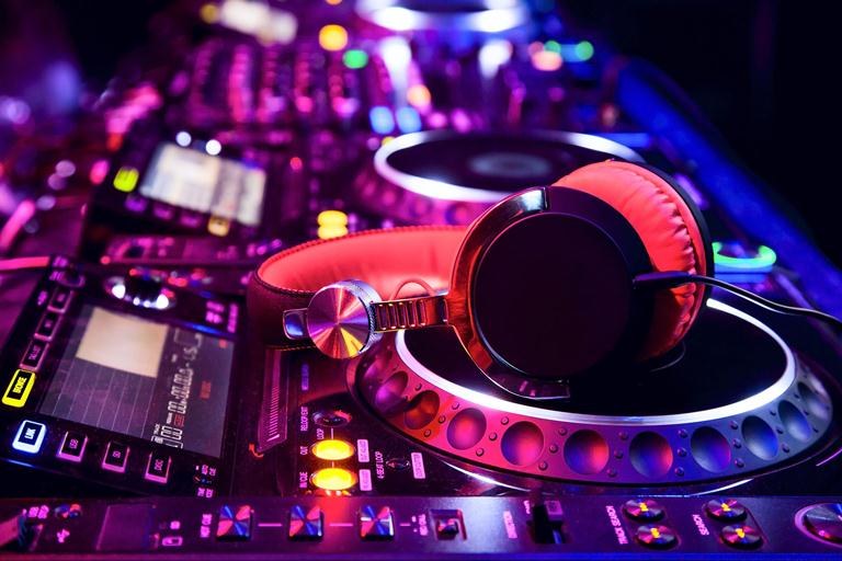 DJ 2