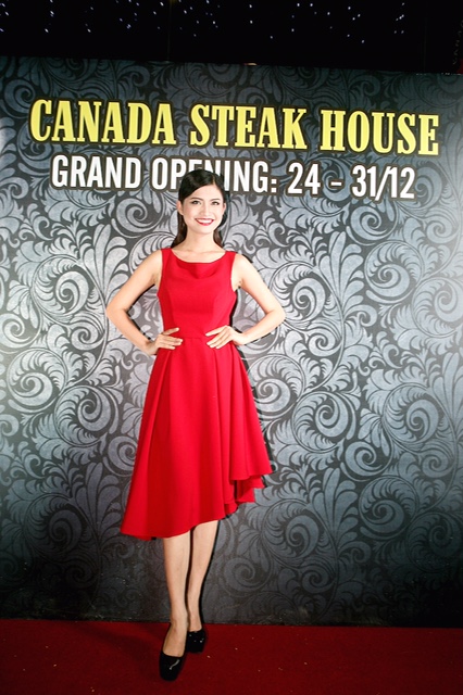 khai truong nha hang canada20