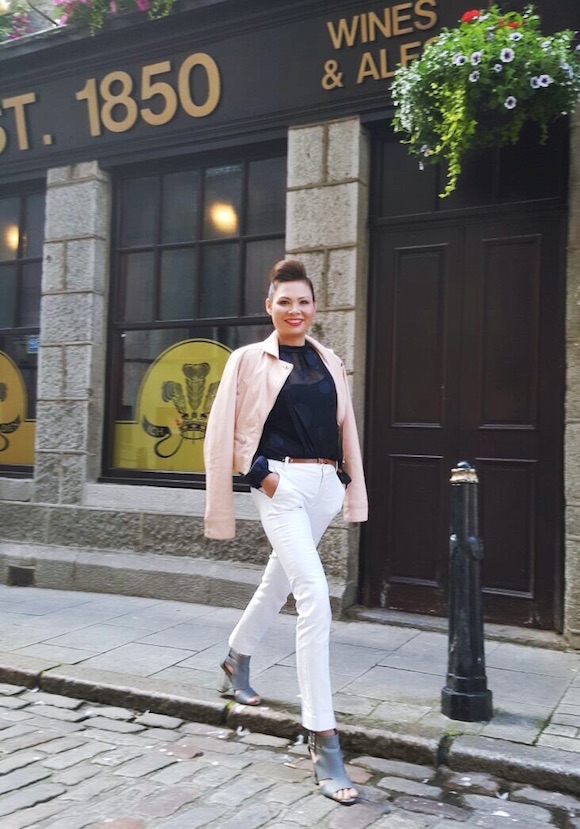 thuy van quy ba den tu london 4a