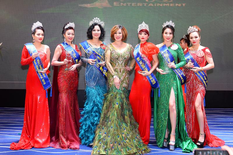 dn tuyetnhung san khau