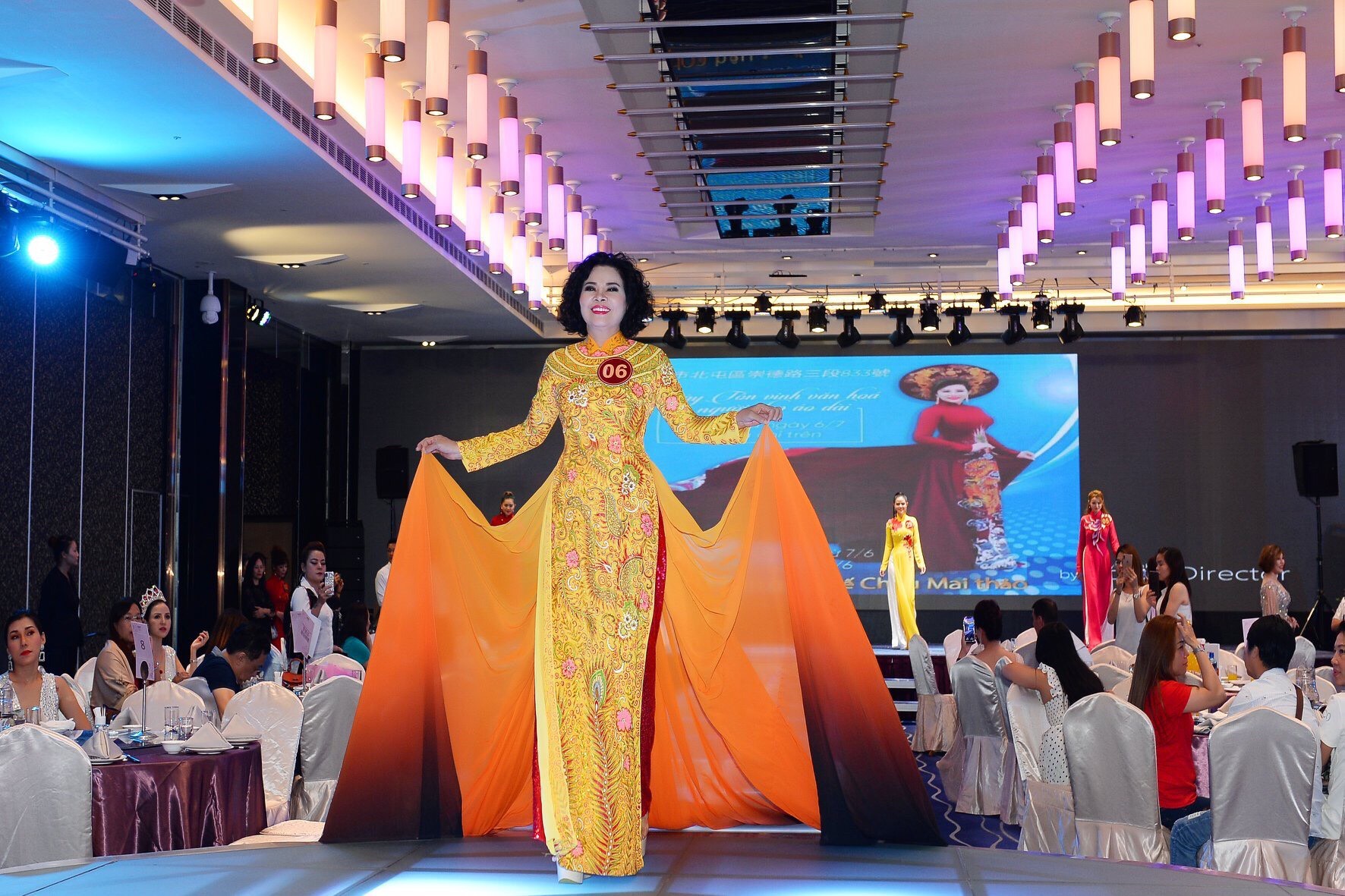 hong phuong catwalk