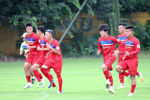mac hong quan tro lai tuyen viet nam