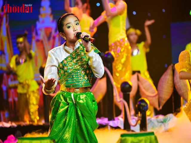 ngoc tam dan di