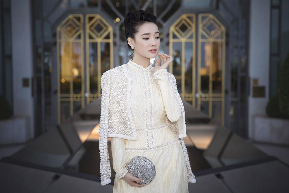 nha phuong mang ao dai cong tri thap sang lhp cannes