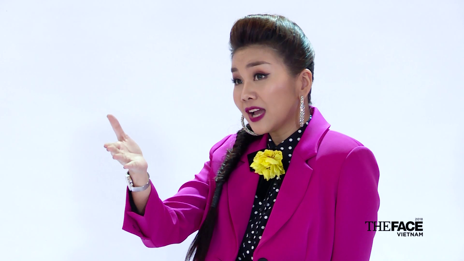 teaser thanh hang chan chinh thi sinh
