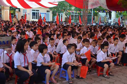 Dan so Viet Nam sap can moc 100 trieu sap du thua 15 trieu nam gioi tre em