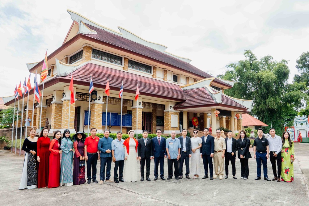 HH AO DAI THAI LAN 28 81