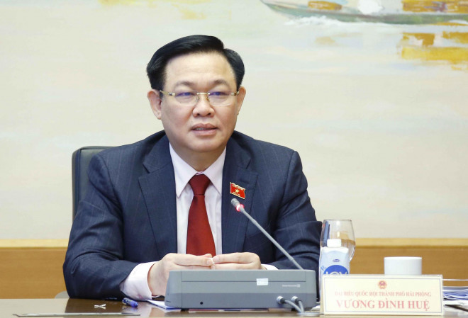 chu tich quoc hoi khong co bao hiem giong nhu di cau thang ma khong co tay vin