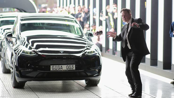 elon musk nhun nhay