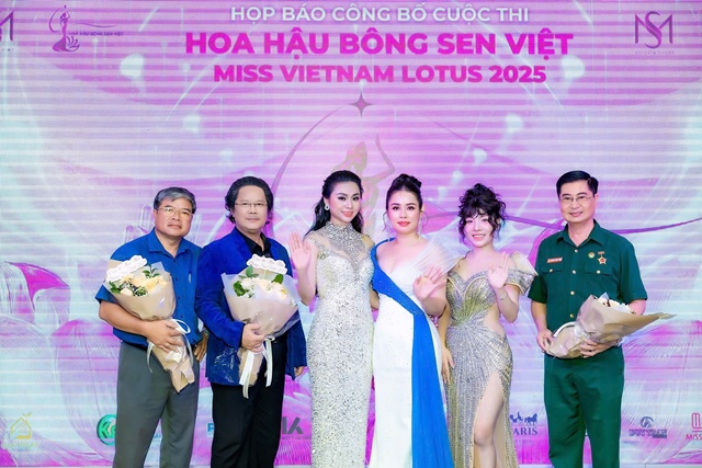 hoa hau bong sen viet5