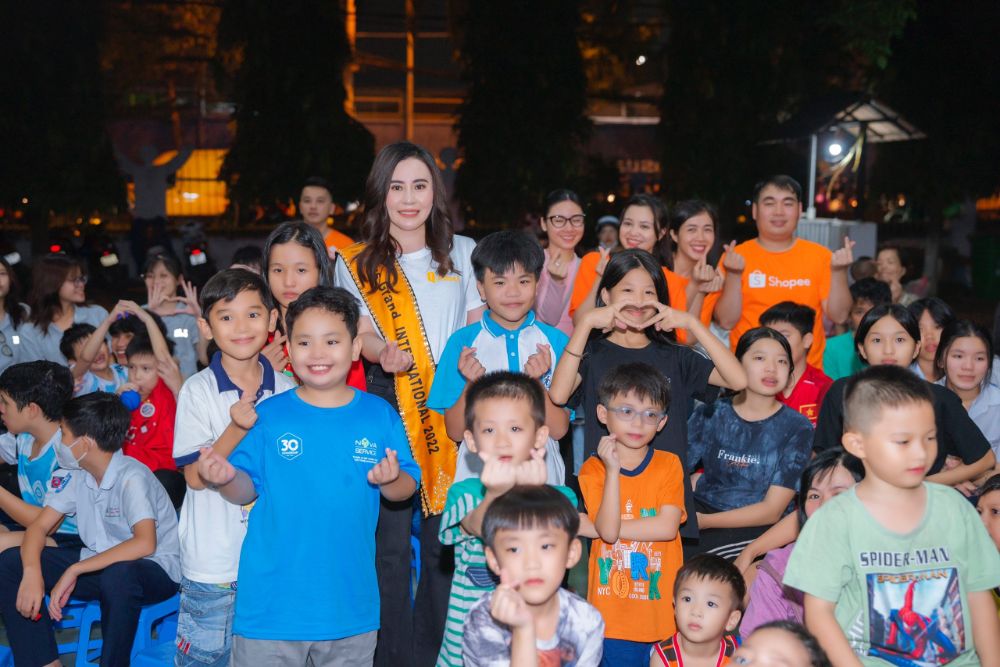 hoa hau phan kim oanh 25 11