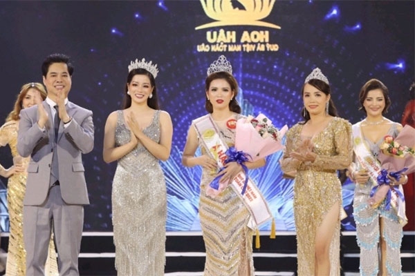 hoa hau quy ba