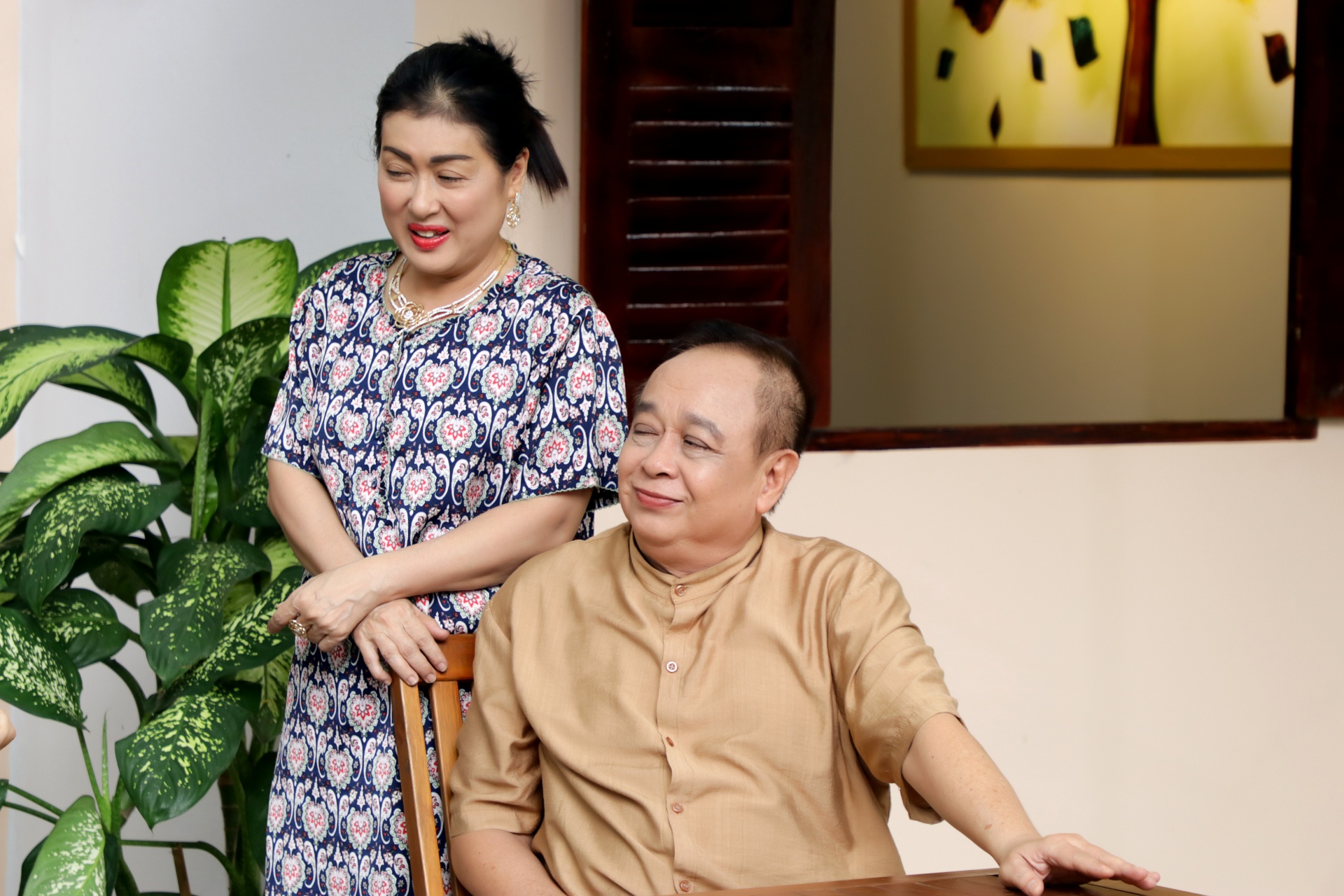phim xom tro thanh xuan thanh thuy bi giat dien thoai khi dang cau trom wifi tgnnt